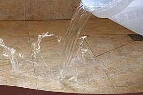 卡若漏水维修 免砸砖防水材料该如何施工
